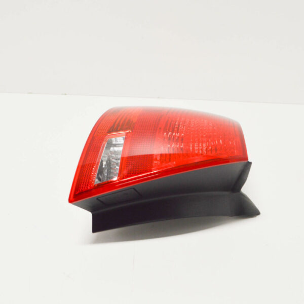 8E9945095E - NEW AUDI A4 8E B7 REAR LEFT TAIL LIGHT 8E9945095E