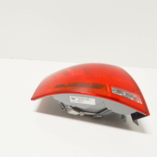8E9945095E - NEW AUDI A4 8E B7 REAR LEFT TAIL LIGHT 8E9945095E