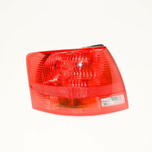 8E9945095E - NEW AUDI A4 8E B7 REAR LEFT TAIL LIGHT 8E9945095E