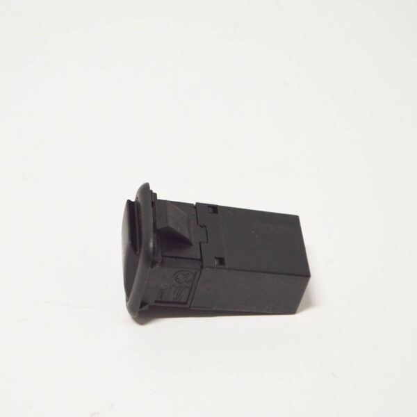8J0035475 - Audi Q3 A1 A3 A4 A5 A6 R8 Q5 AUX In Socket 8J0035475 NEW GENUINE