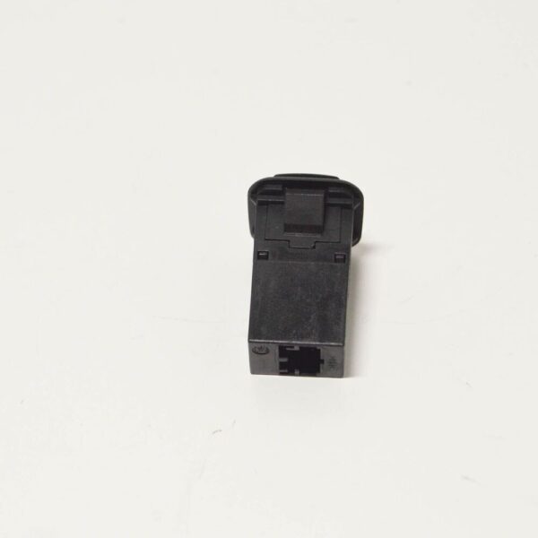 8J0035475 - Audi Q3 A1 A3 A4 A5 A6 R8 Q5 AUX In Socket 8J0035475 NEW GENUINE