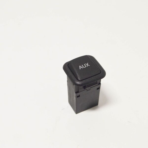 8J0035475 - Audi Q3 A1 A3 A4 A5 A6 R8 Q5 AUX In Socket 8J0035475 NEW GENUINE
