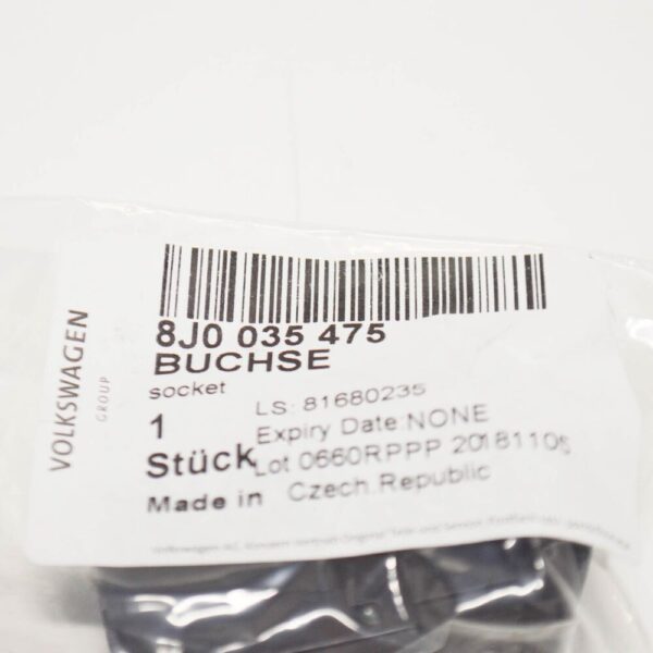 8J0035475 - Audi Q3 A1 A3 A4 A5 A6 R8 Q5 AUX In Socket 8J0035475 NEW GENUINE