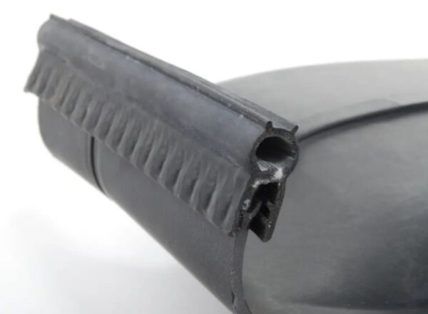 8J0825319B - NEW AUDI TT RS 8J FRONT LEFT BUMPER AIR GUIDE CHANNEL 8J0825319B