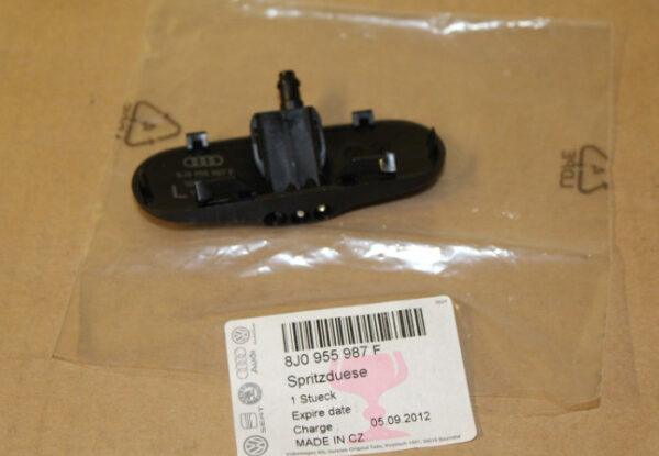 8J0955987F - NEW AUDI TT 8J FRONT LEFT WINDSCREEN NOZZLE JET 8J0955987F ORIGINAL