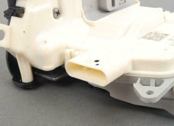8J1837016F - NEW AUDI A1 8X FRONT RIGHT DOOR LOCK LHD 8J1837016F ORIGINAL