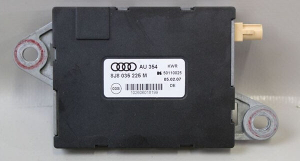 8J8035225M - NEW AUDI TT 8J TRUNK LID ANTENNA AMPLIFIER 8J8035225M