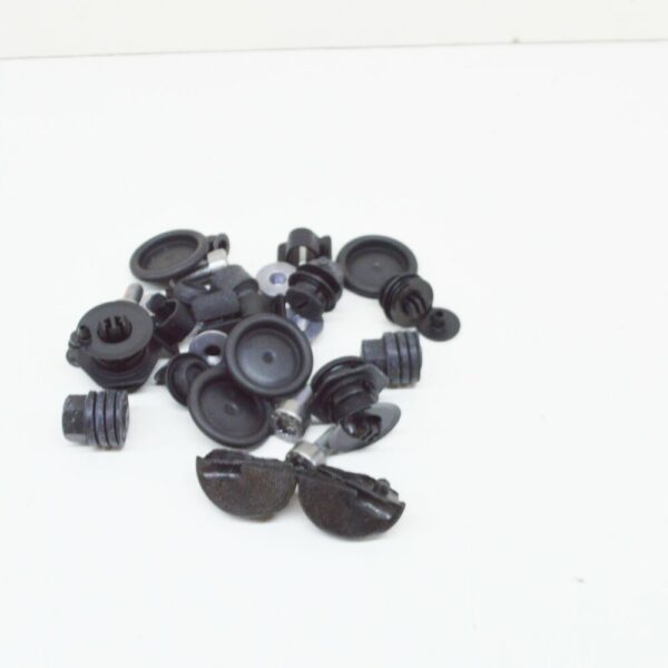 8K0098615A - NEW AUDI A4 B8 BONNET ATTACHMENTS SET 8K0098615A ORIGINAL