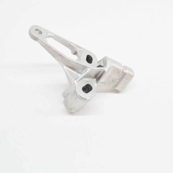 8K0199343C - NEW AUDI Q5 8R RIGHT ENGINE MOUNT BRACKET 8K0199343C ORIGINAL