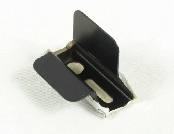 8K0802307D - NEW AUDI A4 AVANT B8 FRONT LEFT FLOOR RETAINING PLATE 8K0802307D