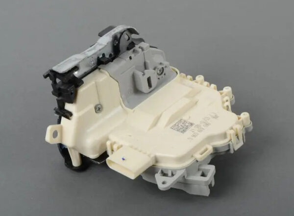 8K0839016G - NEW AUDI Q3 8U REAR RIGHT DOOR LOCK 8K0839016G ORIGINAL