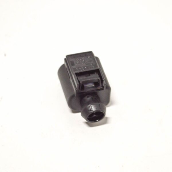 8K0973702 - NEW AUDI A4 8K 2 PIN CONNECTOR HOUSING 8K0973702 ORIGINAL