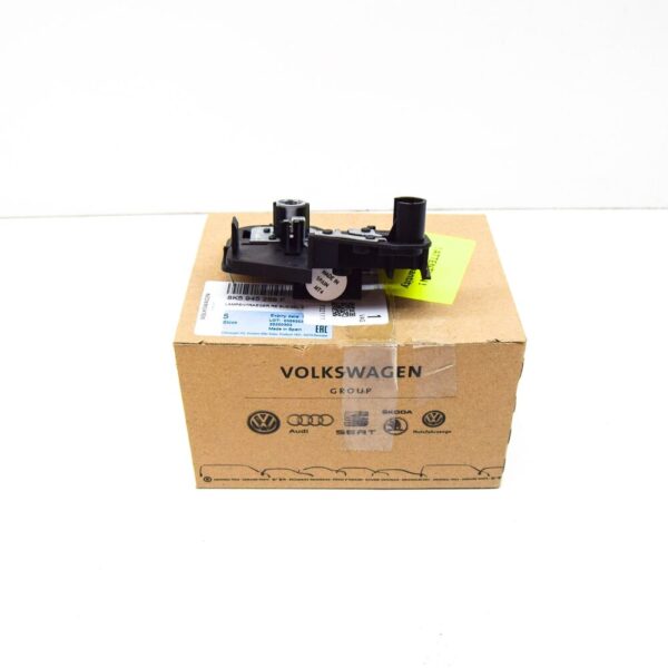 8K5945258F - NEW AUDI A4 B8 RIGHT SIDE INNER LIGHT CLUSTER BULB HOLDER 8K5945258F ORIGINAL