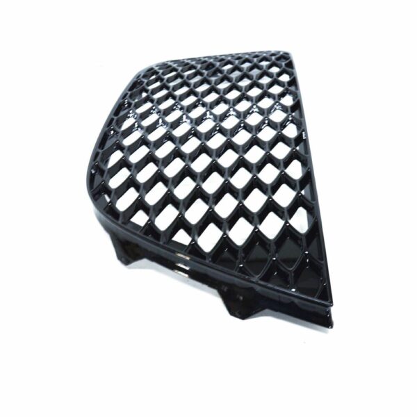 8P0807682LT94 - NEW AUDI A3 RS3 8P FRONT BUMPER RIGHT LOWER GRILL 8P0807682LT94 8P0807682L T94