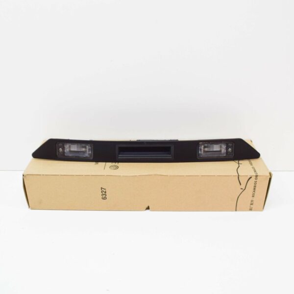 8P48275743FZ - NEW AUDI A3 8P REAR LID GRIP MOLDING 8P48275743FZ