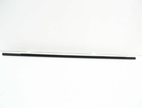 8P4839478A - NEW AUDI A3 8P SPORTBACK REAR RIGHT OUTER WINDOW SLOT SEAL 8P4839478A