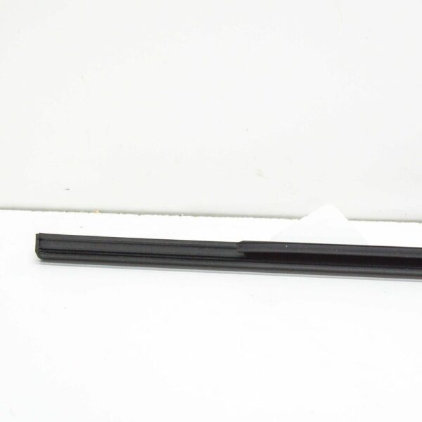 8P4839478A - NEW AUDI A3 8P SPORTBACK REAR RIGHT OUTER WINDOW SLOT SEAL 8P4839478A