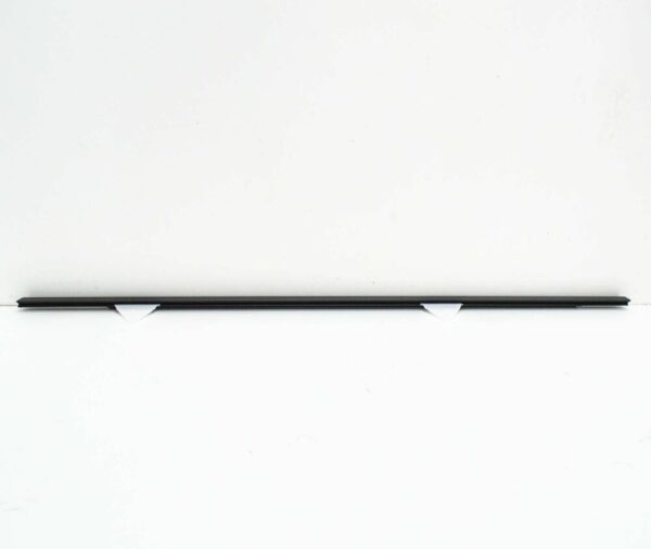 8P4839478A - NEW AUDI A3 8P SPORTBACK REAR RIGHT OUTER WINDOW SLOT SEAL 8P4839478A