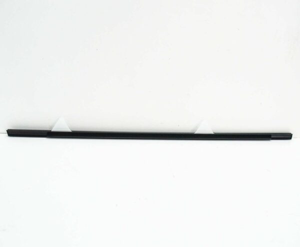 8P4839478A - NEW AUDI A3 8P SPORTBACK REAR RIGHT OUTER WINDOW SLOT SEAL 8P4839478A