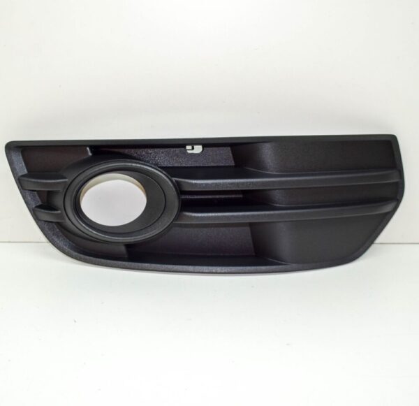 8R0807682A01C - AUDI Q5 8R Front Right Fog Light Grille 8R0807682A01C NEW GENUINE