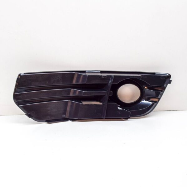 8R0807682A01C - AUDI Q5 8R Front Right Fog Light Grille 8R0807682A01C NEW GENUINE