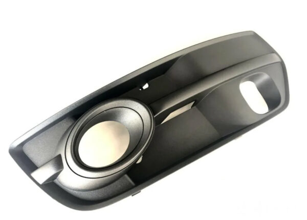 8R0807682D01C - NEW AUDI Q5 8R FRONT RIGHT BUMPER FOG LIGHT GRILLE 8R0807682D01C ORIGINAL