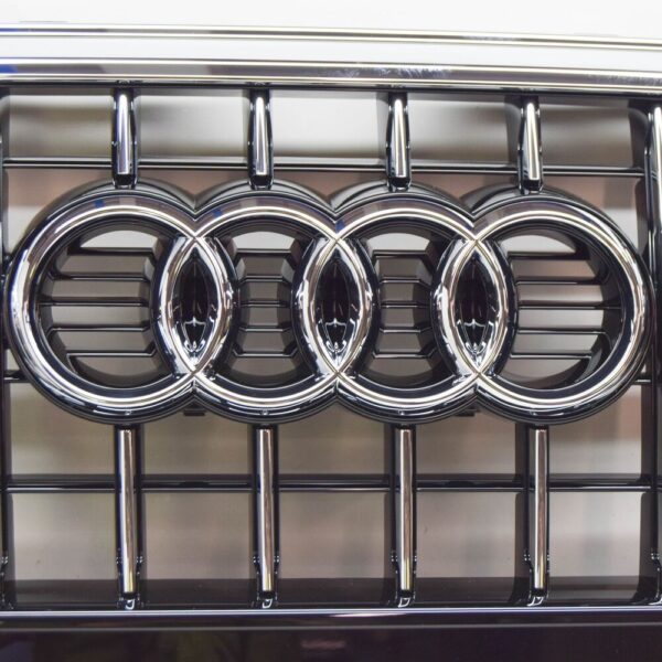 8R0853651AB - Audi Q5 8R radiator grille 8R083651AB T94 8R0853651ABT94 NEW ORIGINAL