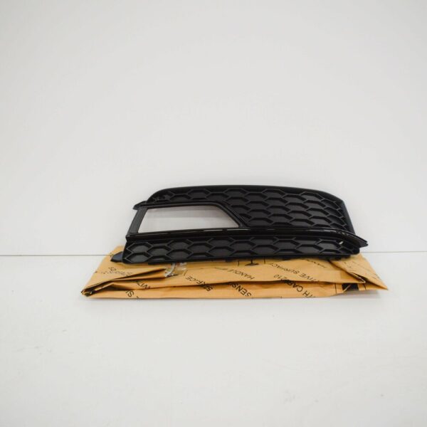 8T0807682K01C - NEW AUDI A5 8TA RIGHT FOG LIGHT GRILLE 8T0807682K01C GENUINE