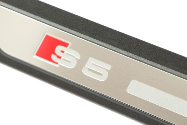 8T0853374L01C - NEW AUDI A5 8T3 S5 FRONT RIGHT ENTRY STRIP WITH LETTERING 8T0853374L01C ORIGINAL