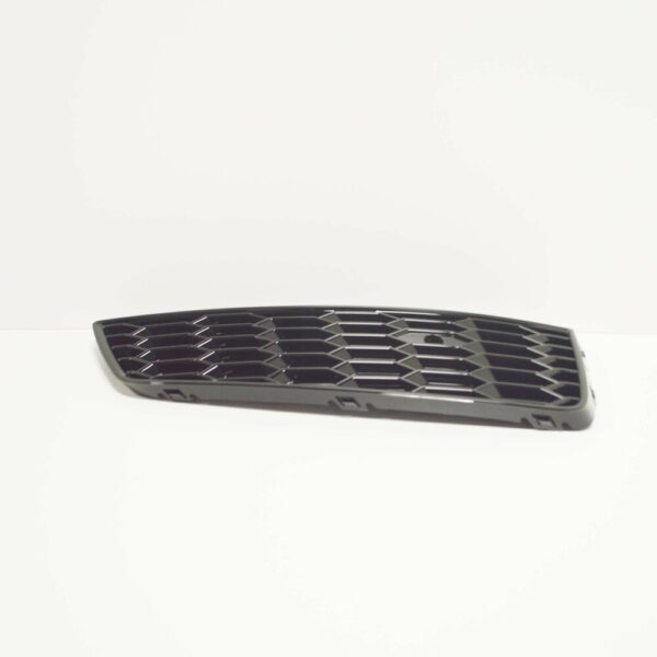 8U0807682TT94 - NEW AUDI Q3 8U FRONT BUMPER RIGHT SIDE GRILLE 8U0807682TT94