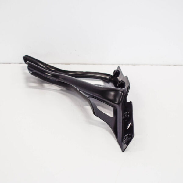 8U0821135 - NEW AUDI Q3 8U FRONT LEFT WING BRACKET 8U0821135 2016