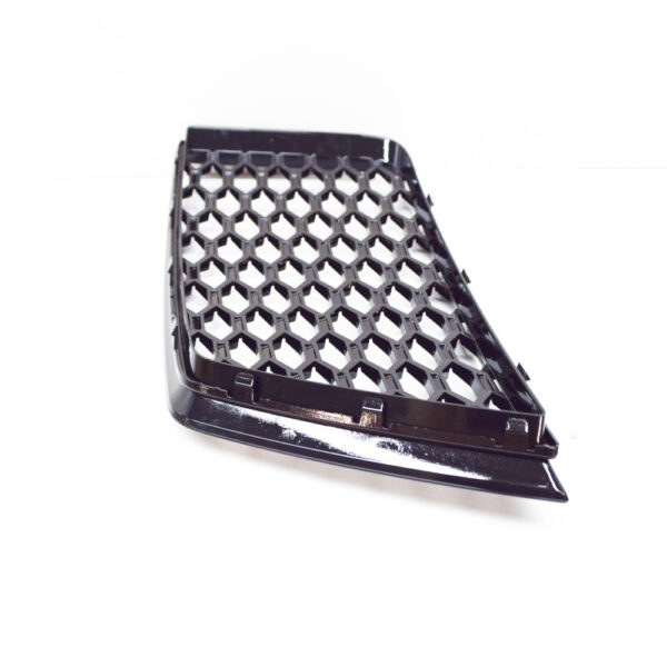 8V4807682B - AUDI RS3 8V RIGHT FRONT BUMPER AIR DUCT GRILLE 8V4807682BT94 NEW