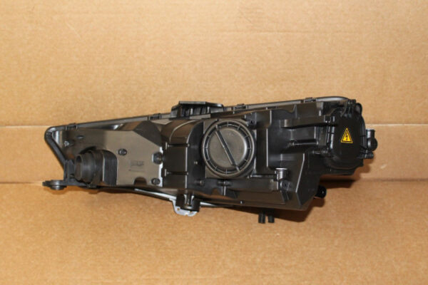 8W0941044A - NEW AUDI A4 AVANT B9 FRONT RIGHT HEADLIGHT RHD 8W0941044A ORIGINAL