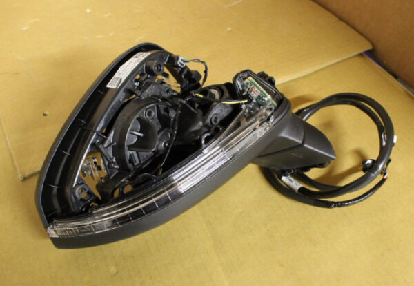 8W28574109B9 - NEW AUDI A4 AVANT B9 FRONT RIGHT SIDE WING MIRROR RHD 8W28574109B9 ORIGINAL
