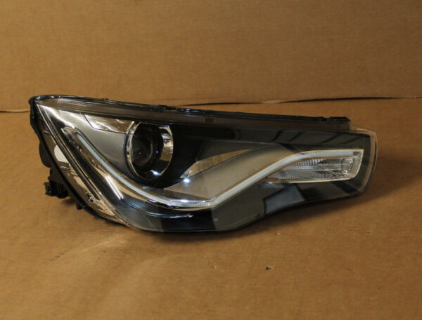 8X0941044C - New Audi A1 Mk1 Headlight Front Right RHD 8X0941044C Genuine