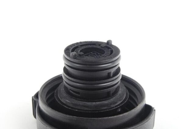 17117639022 - BMW E36 E38 E39 E46 Expansion Tank Cap Radiator Genuine 17117639022