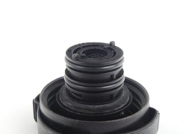 17117639022 - BMW E36 E38 E39 E46 Expansion Tank Cap Radiator Genuine 17117639022