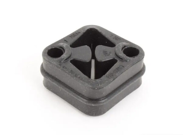 18207519253 - LAND ROVER DISCOVERY 3 L319 Engine Outlet Valve 4646004 NEW REAL