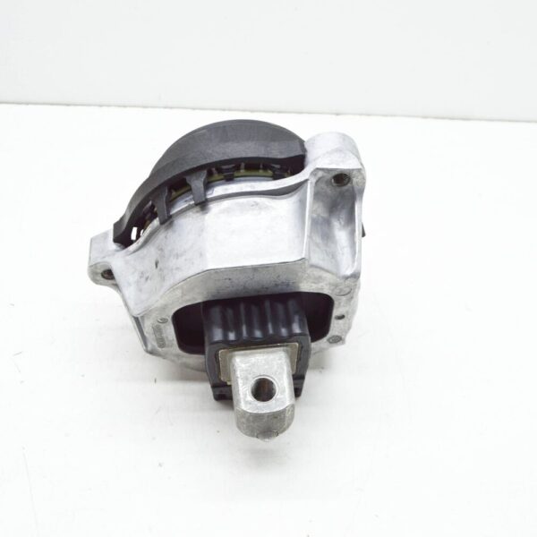22116860464 - NEW BMW 5 G30 RIGHT SIDE ENGINE MOUNT 22116860464 ORIGINAL