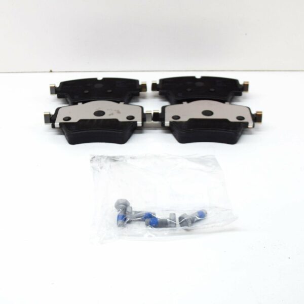 34106884492 - NEW OEM BMW 5 G30 FRONT BRAKE PADS SET 34106884492 6884492 GENUINE