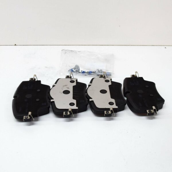 34106884492 - NEW OEM BMW 5 G30 FRONT BRAKE PADS SET 34106884492 6884492 GENUINE