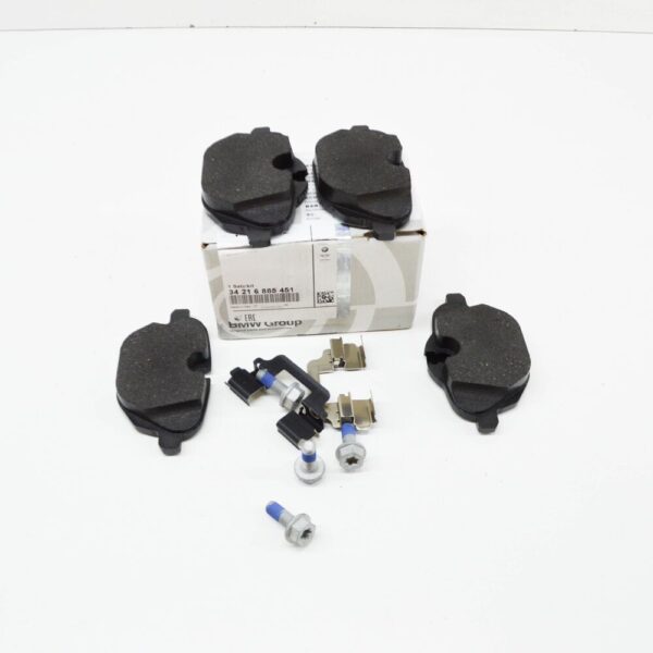 34216885451 - BMW 5 G30  Rear Brake Pads  34216885451 6885451 NEW GENUINE