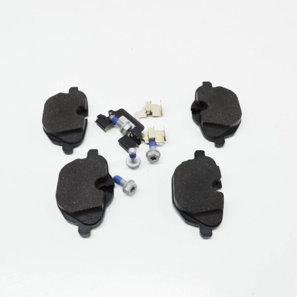 34216885451 - BMW 5 G30  Rear Brake Pads  34216885451 6885451 NEW GENUINE