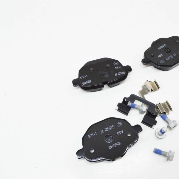 34216885451 - BMW 5 G30  Rear Brake Pads  34216885451 6885451 NEW GENUINE