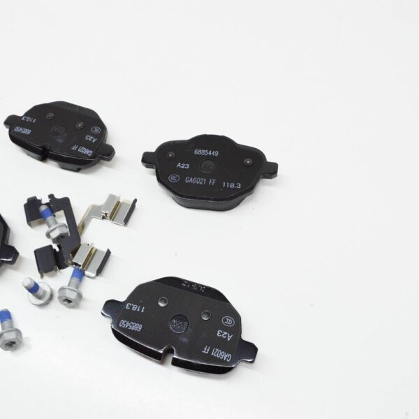 34216885451 - BMW 5 G30  Rear Brake Pads  34216885451 6885451 NEW GENUINE