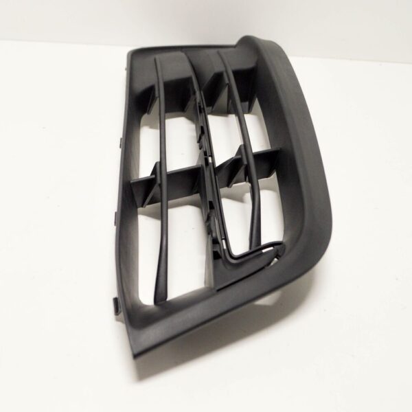 51117331728 - BMW 5 F10 front bumper right air intake 51117331728 2015 mint condition