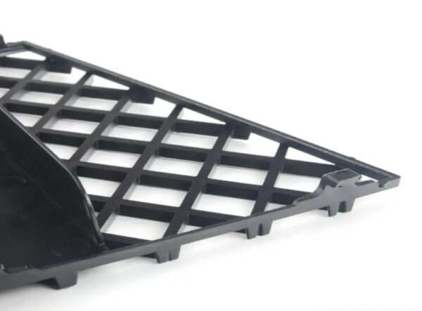 51118042007 - NEW BMW E60 E61 LCI SEDAN FRONT PARTIAL OPEN GRILL OUTLET 8042007