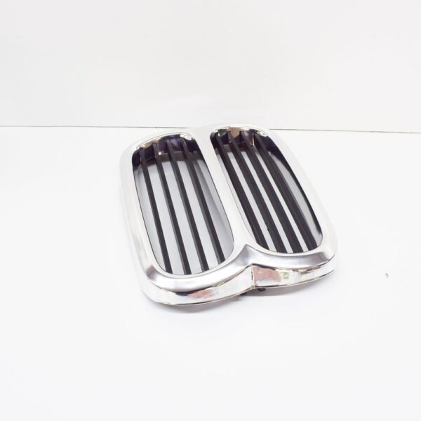 51131817683 - BMW 5 E12 radiator grille for front bumper 51131817683, original part