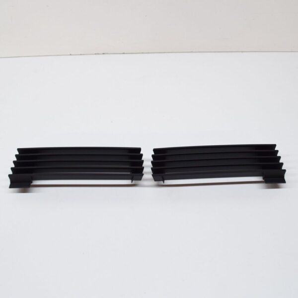 51131940907 - BMW 8 E31 air intake grille for front bumper pair 51131940907 51131940908part