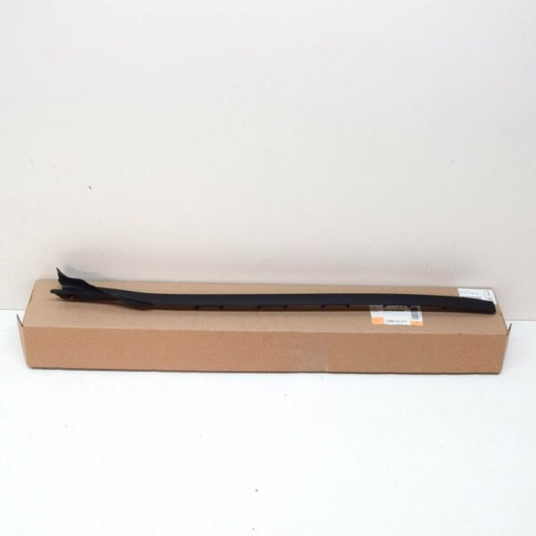 51137399031 - NEW BMW X3 G01 WINDSHIELD LEFT DRIP MOULDING 51137399031